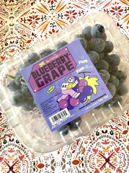 Plastic package of grapes
